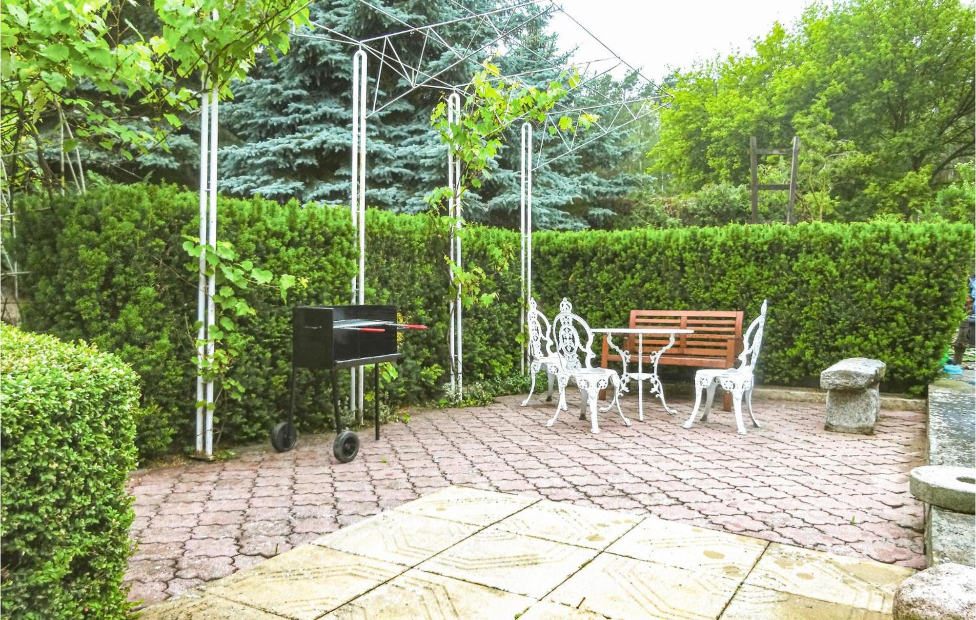 Awesome Home In Pleszew With Wifi Zawidowice Екстериор снимка